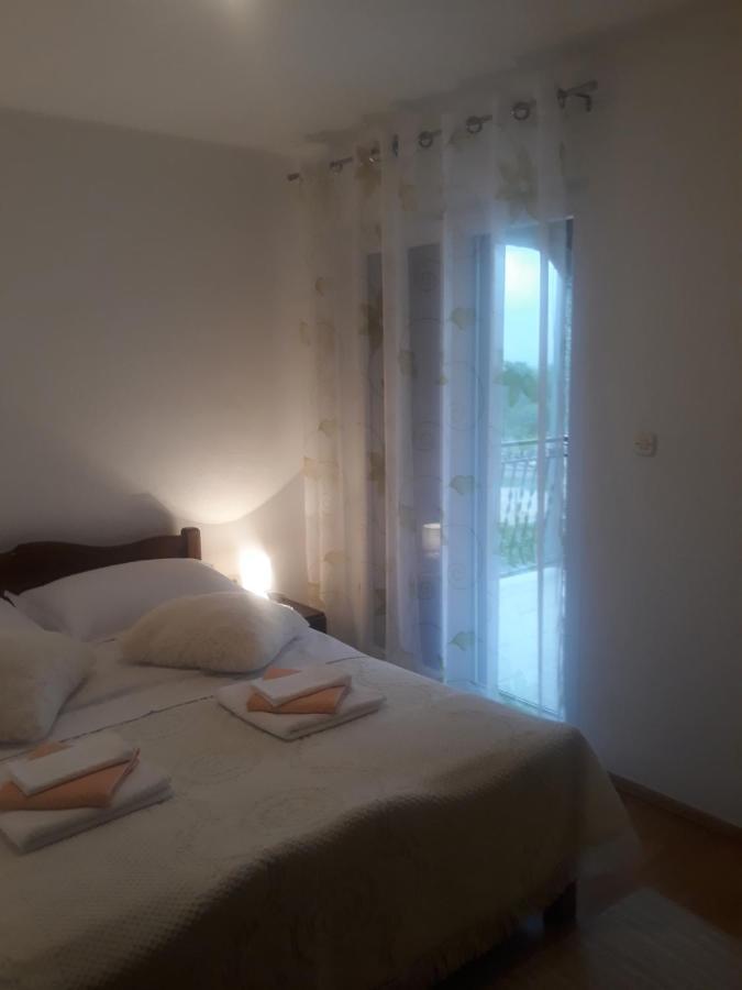 Apartman Lana Kijevo Ngoại thất bức ảnh