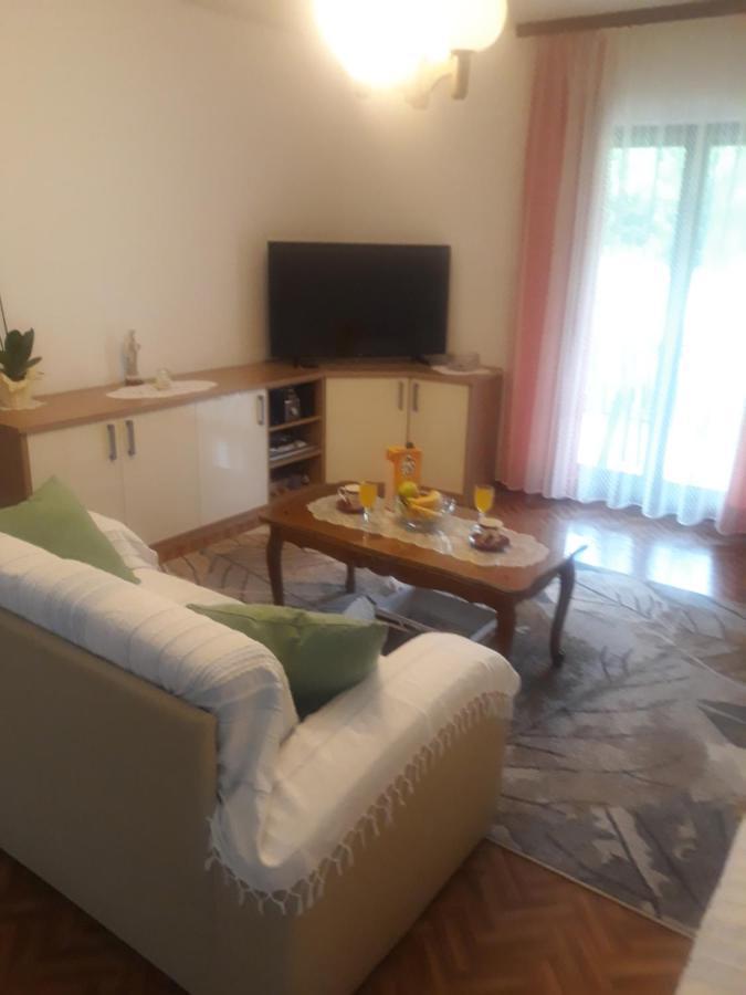 Apartman Lana Kijevo Ngoại thất bức ảnh