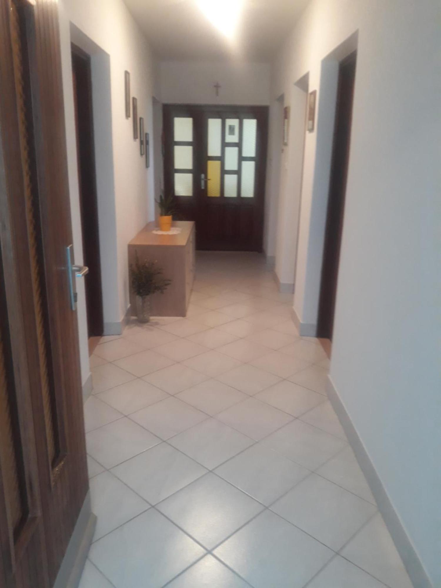 Apartman Lana Kijevo Ngoại thất bức ảnh